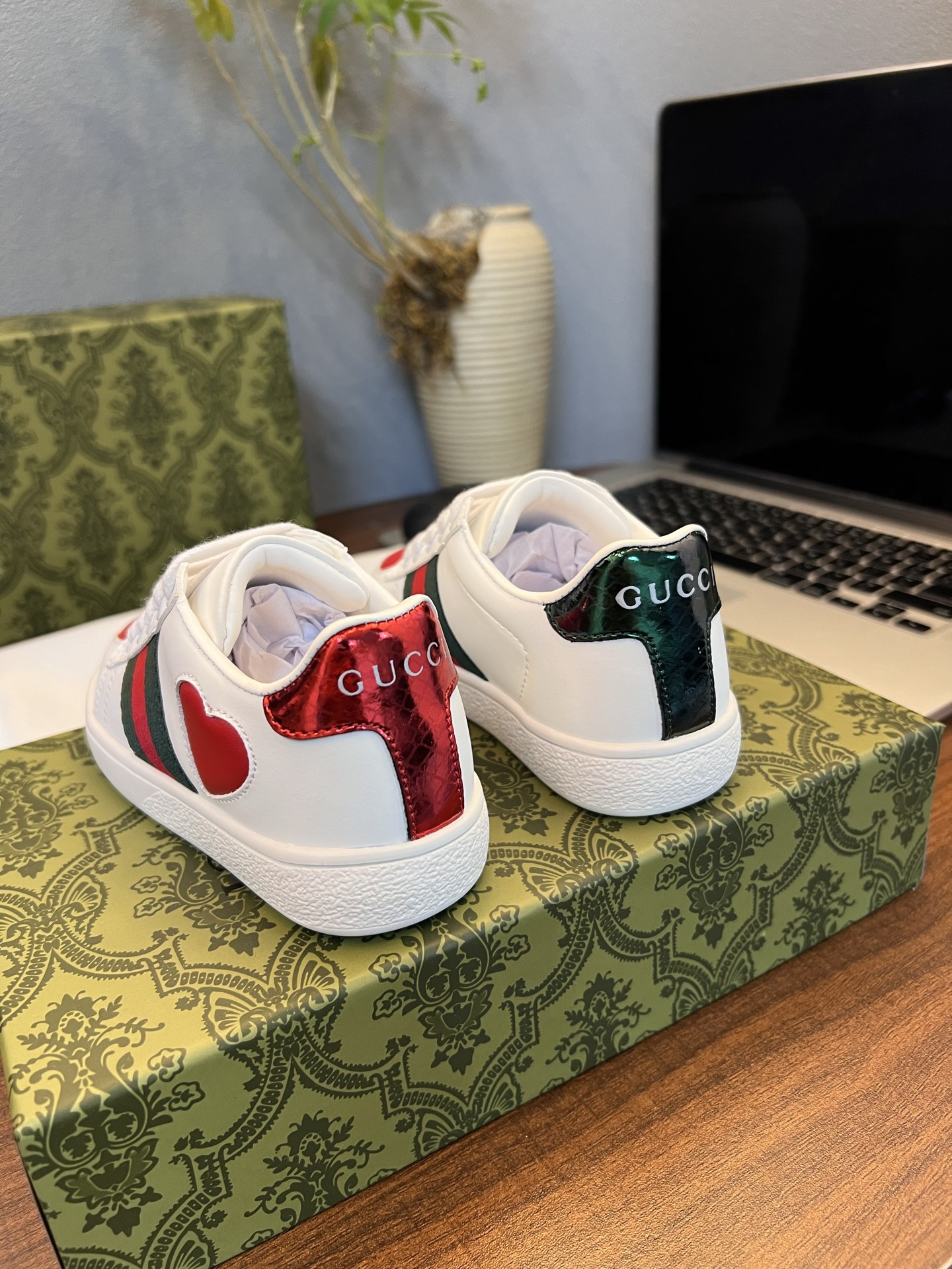 Children's shoes child